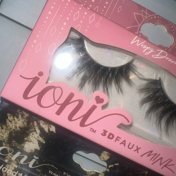 Ioni Lashes - Picture 8 of 10